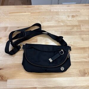 LULULEMON All Night Festival Crossbody Bag 5L Black/Gold Brand